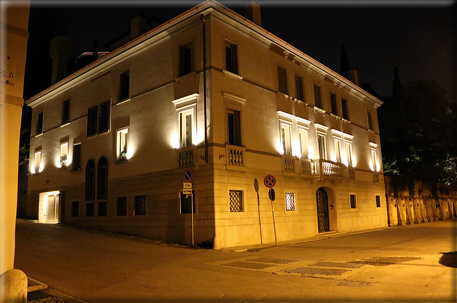 foto Bassano del Grappa di notte